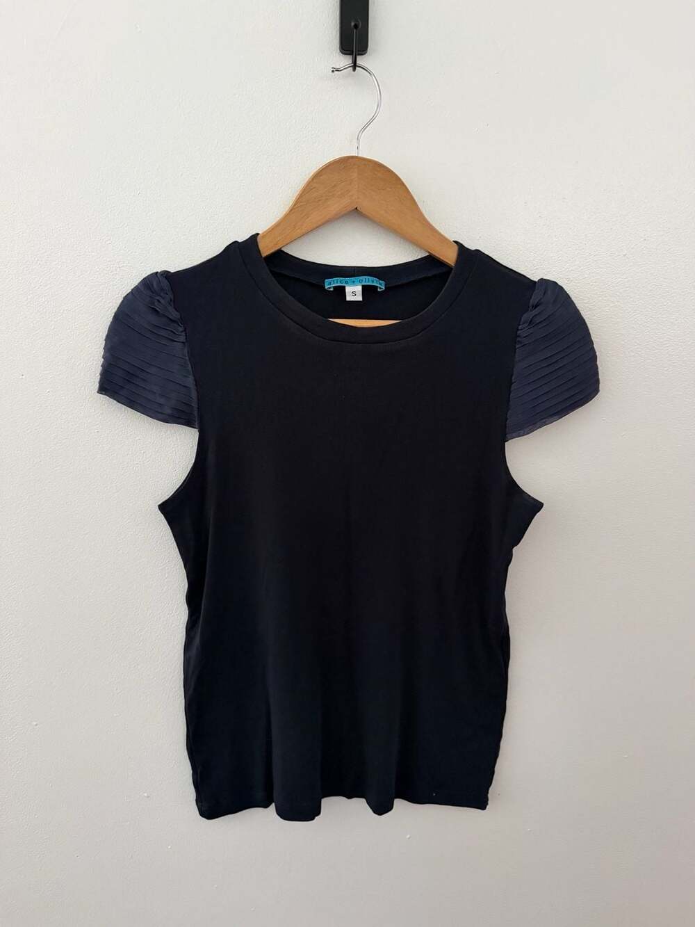 Alice + Olivia Pleated Cap Sleeve Knit Top Size S